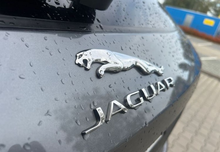 Jaguar F-Pace, 2016.gads, 2.0 Dīzelis