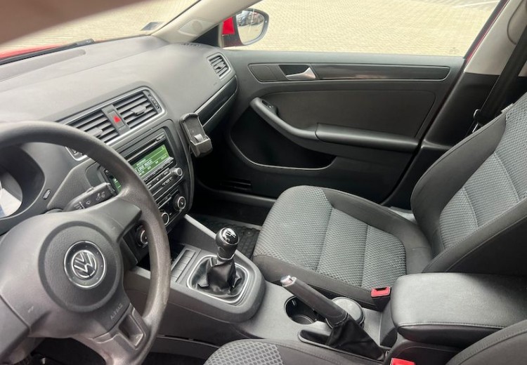 Volkswagen Jetta, 2013.gads, 1.6 Dīzelis